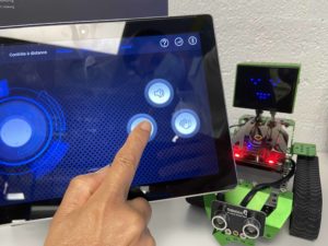 Contrôle à distance du robot pédagogique Qoopers à travers une tablette
