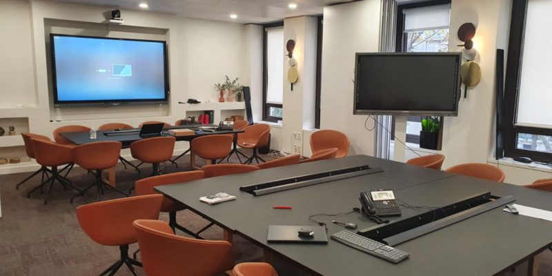 Installation d'écrans interactifs et de caméra dans un cabinet d'avocats