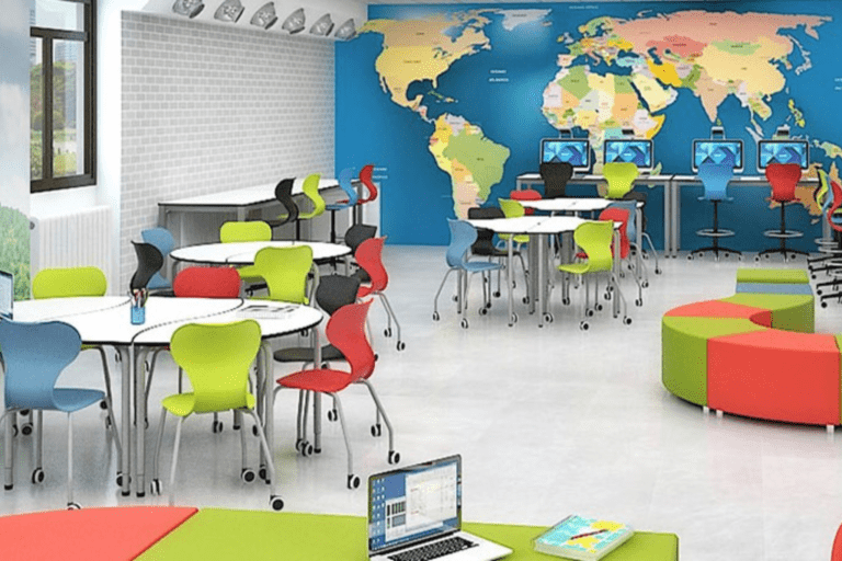 Salle de classe équipée de mobilier innovant