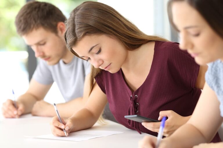 Interdiction du téléphone au collège : comment réussir sa mise en place ?