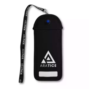 Plus grande pour accueillir tous les téléphones jusqu'à 7 pouces et équipée d'une lanière de transport, voici la pochette anti-ondes nouvelle génération Araphone Blocker 2