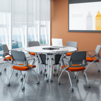 Table collaborative ergonomique avec chaises à roulettes dans une salle de réunion moderne – mobilier Aratice