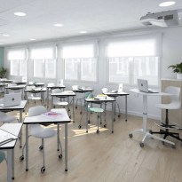 Salle de classe avec tables scolaires modulables sur roulettes – mobilier Aratice