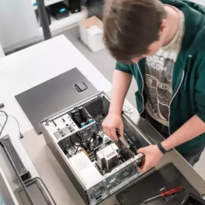 Un service de proximité pour l'infogérance des vos équipements informatiques et audiovisuels pour plus de réactivité et de sérénité