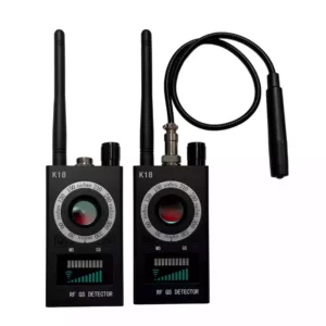 Détecteur d’ondes Araphone Signal K18 avec antennes interchangeables, utilisé pour repérer les signaux de téléphones portables, Wi-Fi et appareils RF en milieu scolaire.