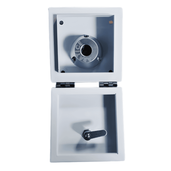 Araphone Protect 1 est un coffret qui se fixe au mur et dans lequel il est possible de fixer une base magnétique de déverrouillage pour les pochettes anti-ondes Araphone Blocker.