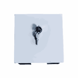 Araphone Protect 1 est un coffret qui se fixe au mur et dans lequel il est possible de fixer une base magnétique de déverrouillage pour les pochettes anti-ondes Araphone Blocker.