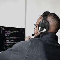 Casque stéréo avec commandes, 1x USB-A, microphone, noir