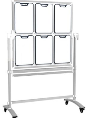 Mini tableaux blanc suspendus sur un cadre métallique sur pied